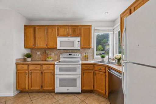 A warm and functional kitchen! **Virtually staged to show design options.**