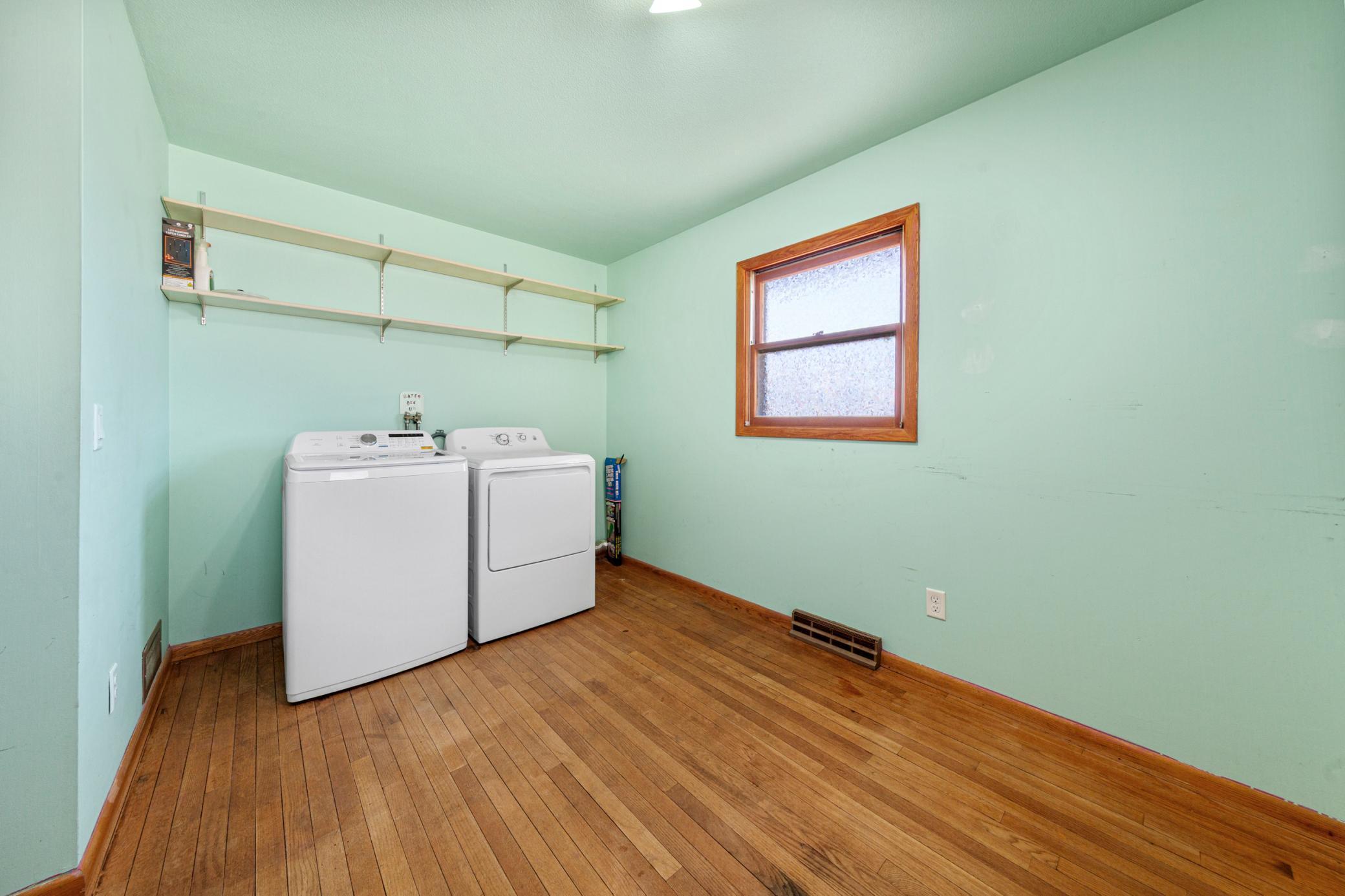 27 laundry_bedroom 3.jpg