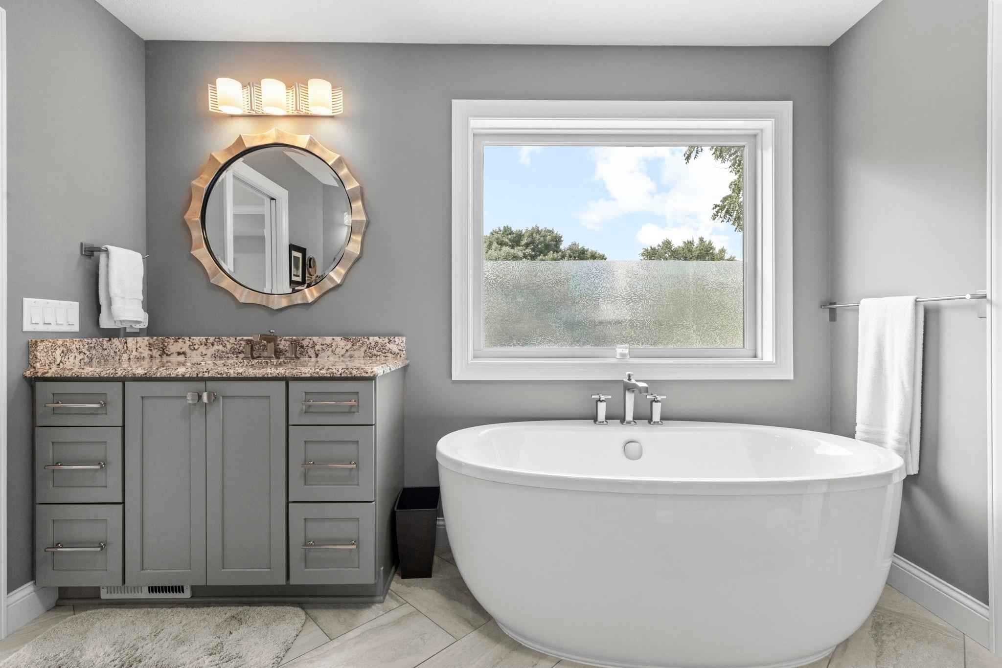 92-web-or-mls-6105 Pine Grove Rd-213.jpg