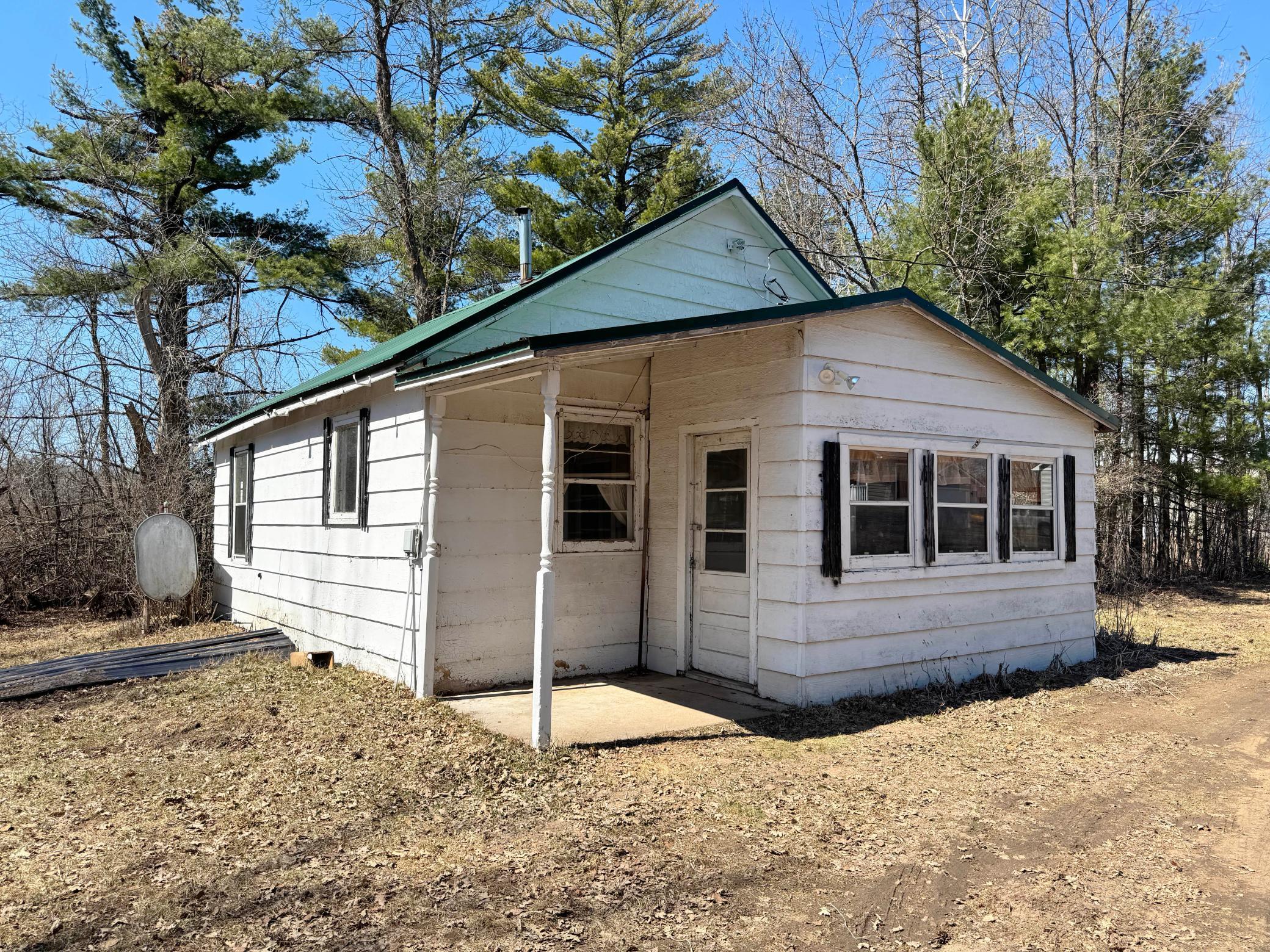 One more exterior shot of the house.