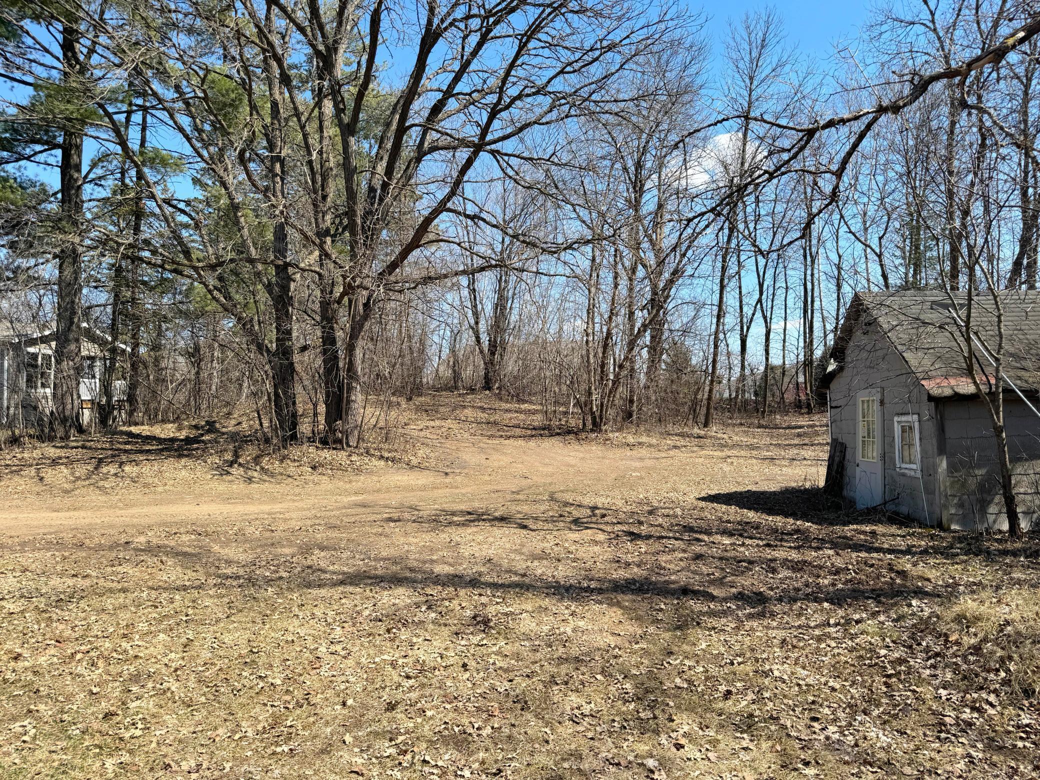 One more shot of the yard and driveway.