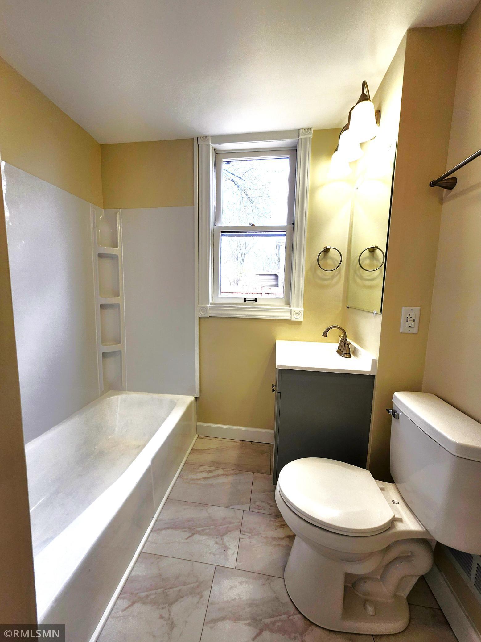 Main Floor Full Bath.jpg