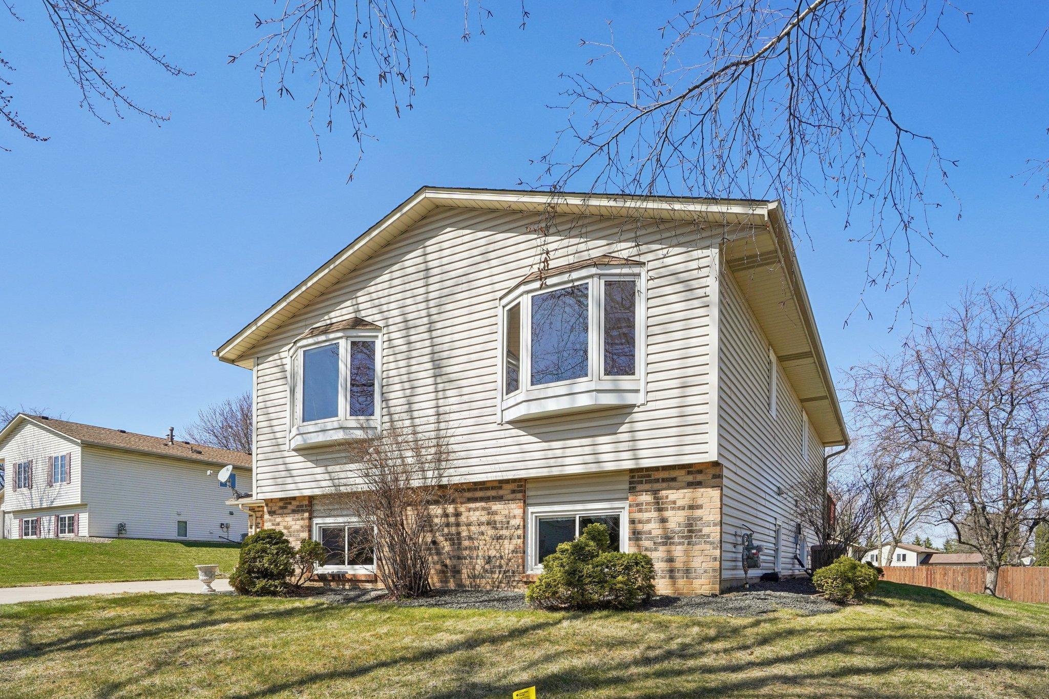 3-web-or-mls-Harmony Way Ct-S0704-003.jpg