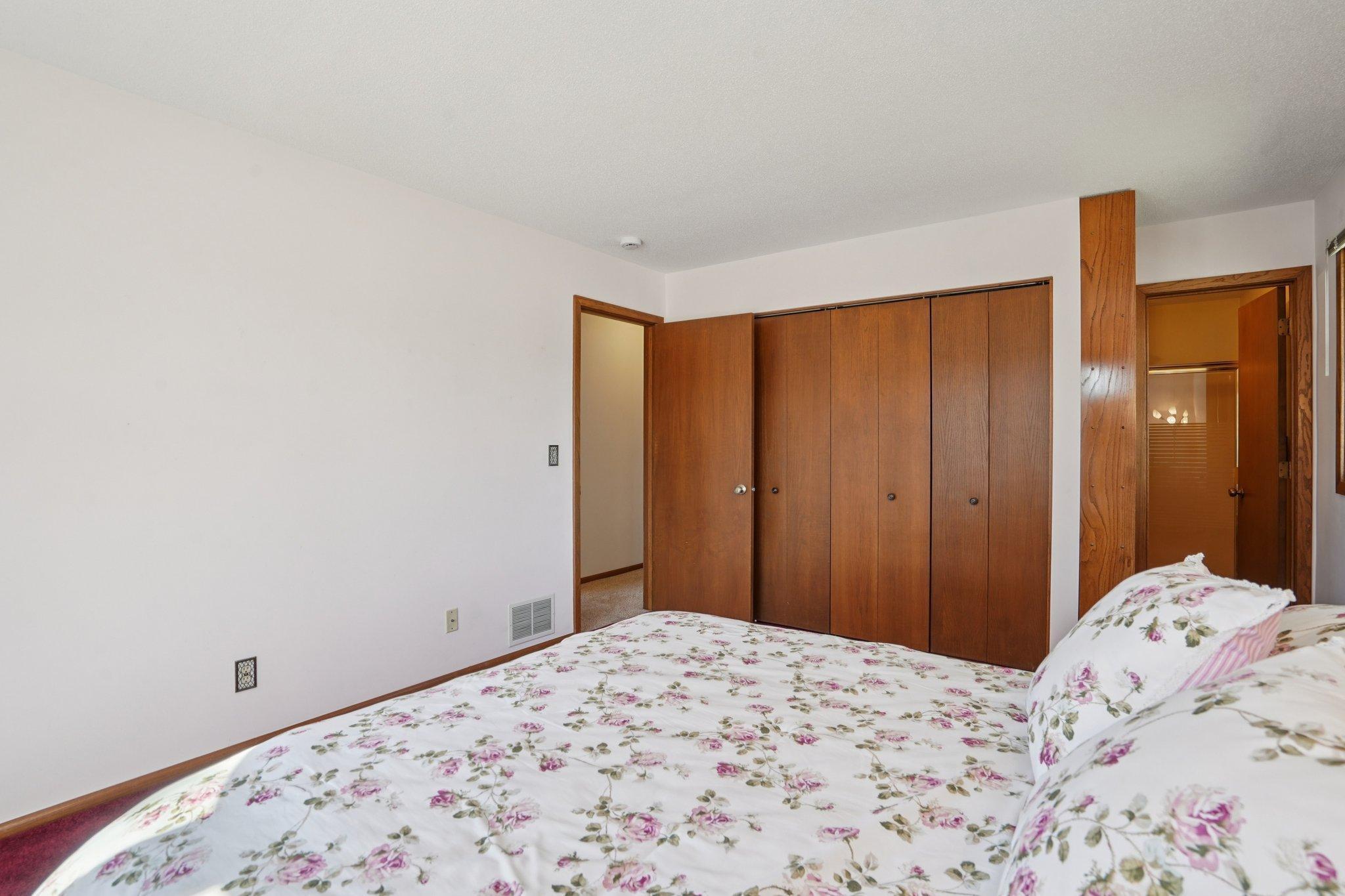 25-web-or-mls-Harmony Way Ct-S0704-025.jpg