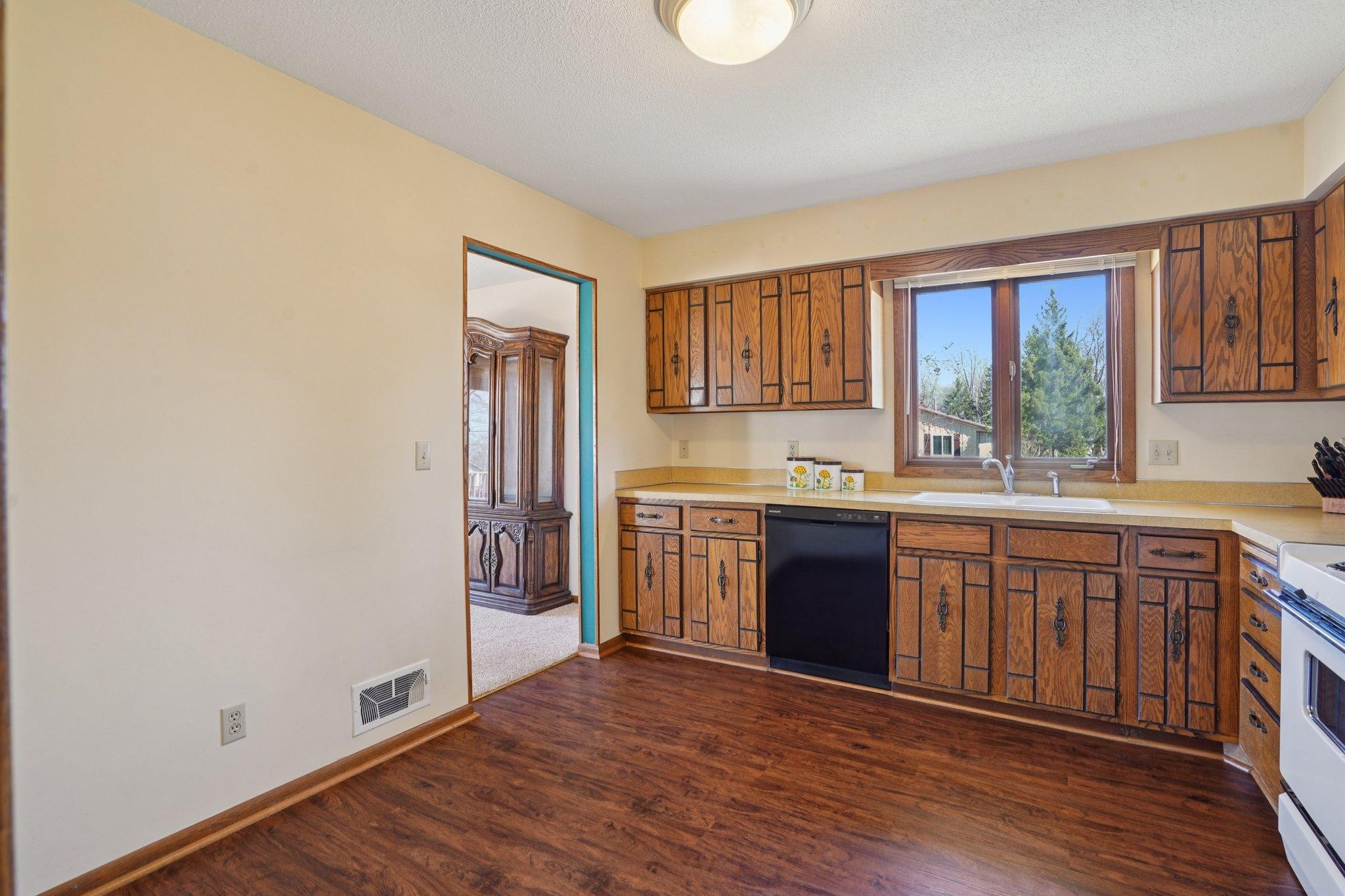 18-web-or-mls-Harmony Way Ct-S0704-018.jpg