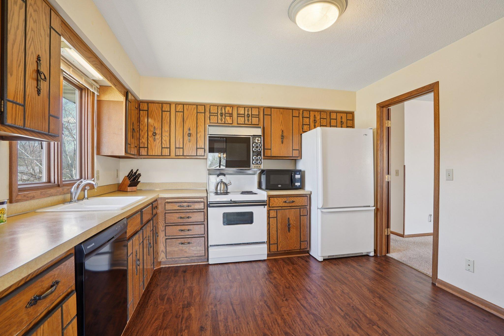 16-web-or-mls-Harmony Way Ct-S0704-016.jpg