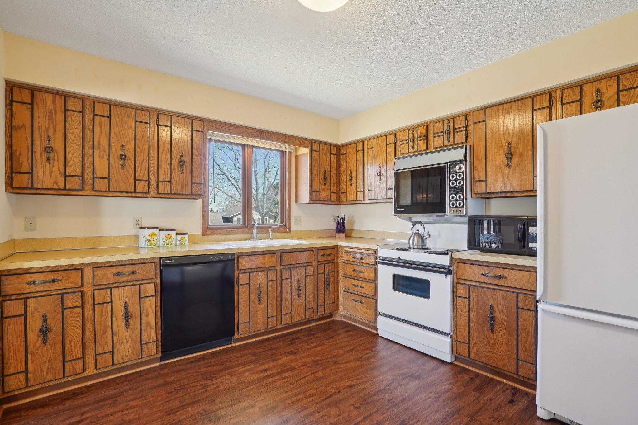 17-web-or-mls-Harmony Way Ct-S0704-017.jpg