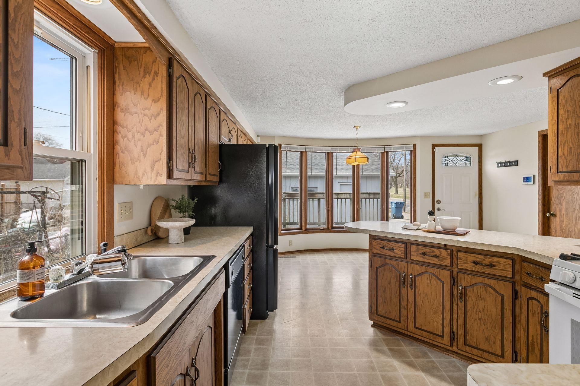 4431 Russell Avenue North - Spacecrafting - 0013.jpg