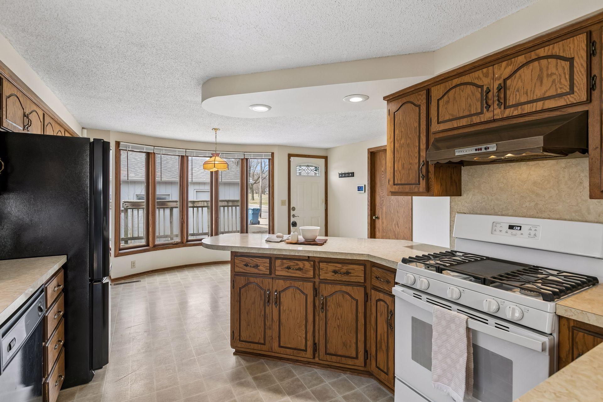 4431 Russell Avenue North - Spacecrafting - 0015.jpg