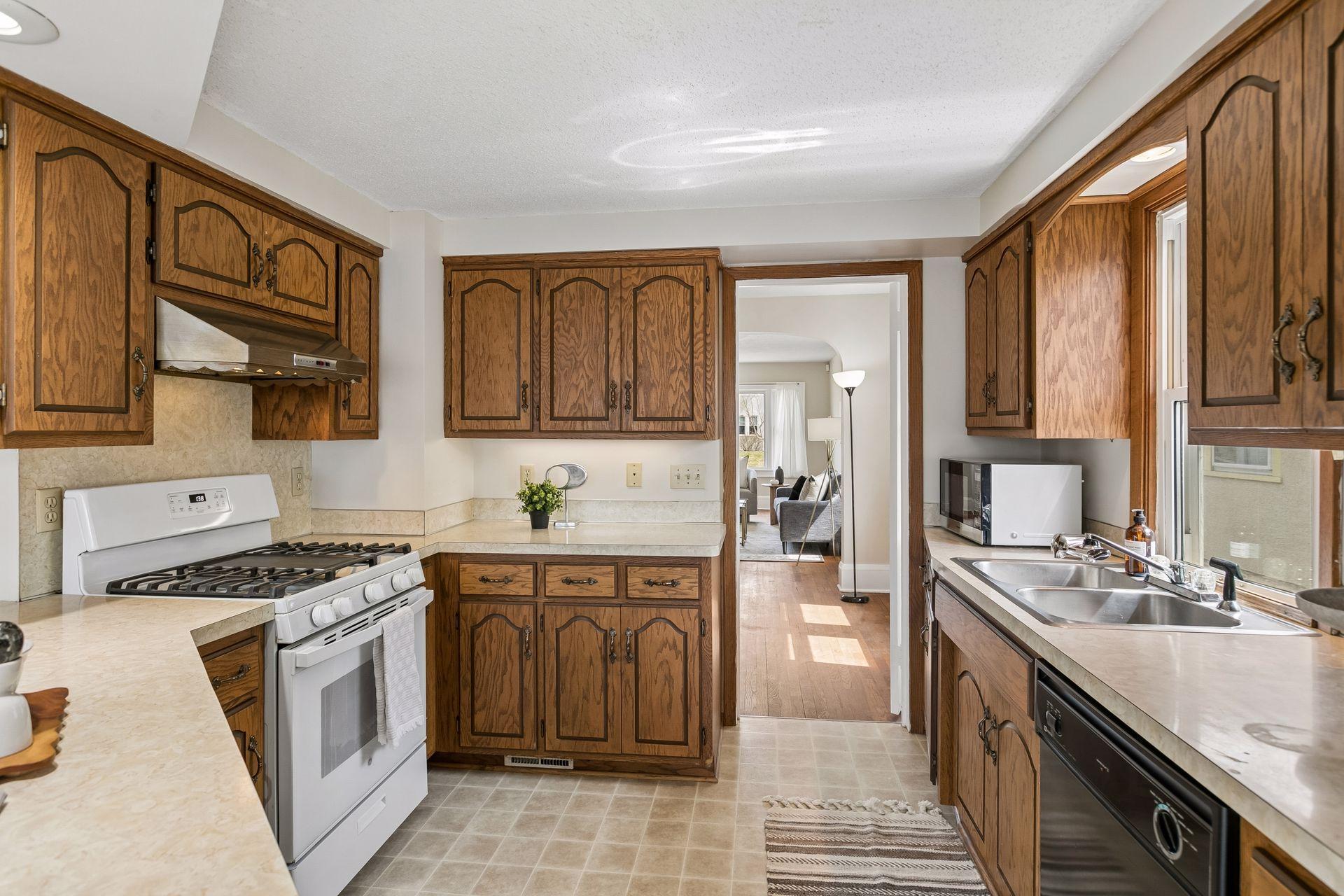 4431 Russell Avenue North - Spacecrafting - 0017.jpg