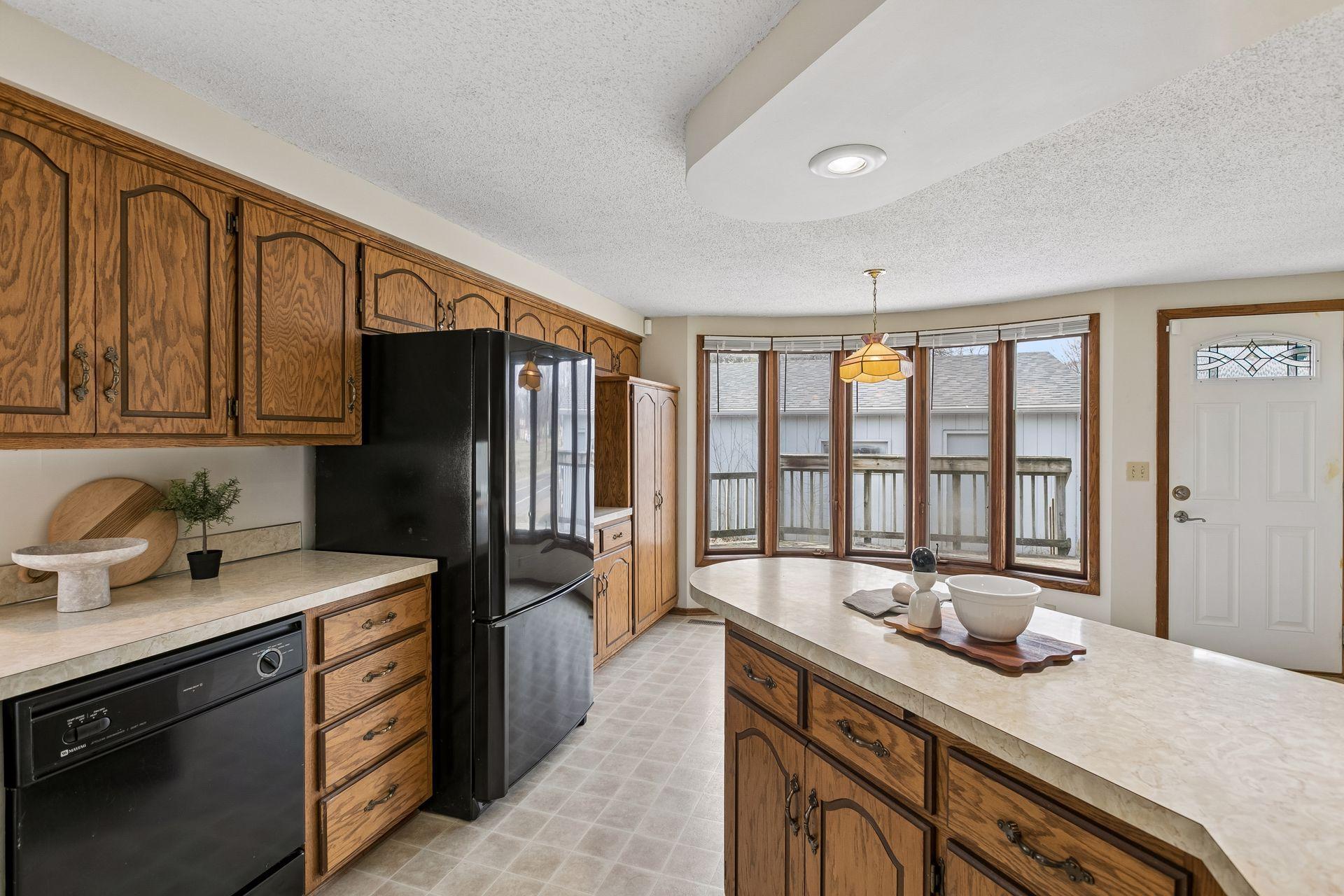 4431 Russell Avenue North - Spacecrafting - 0018.jpg