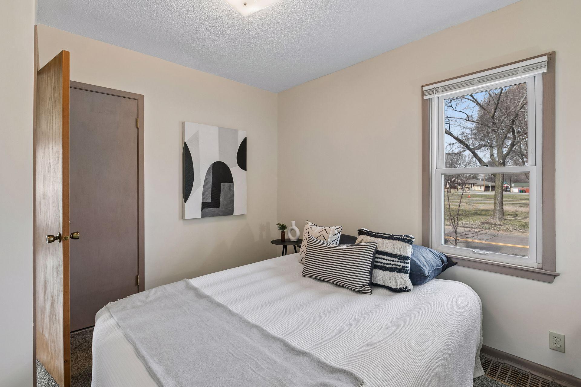 4431 Russell Avenue North - Spacecrafting - 0022.jpg