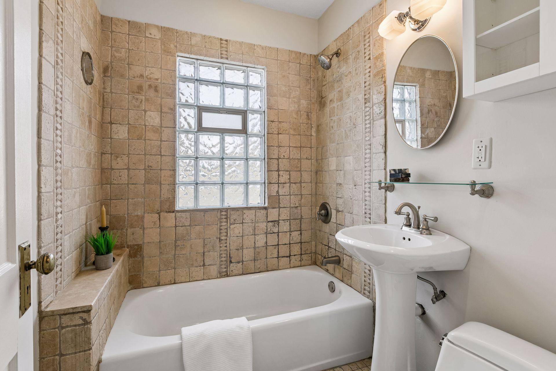 4431 Russell Avenue North - Spacecrafting - 0025.jpg