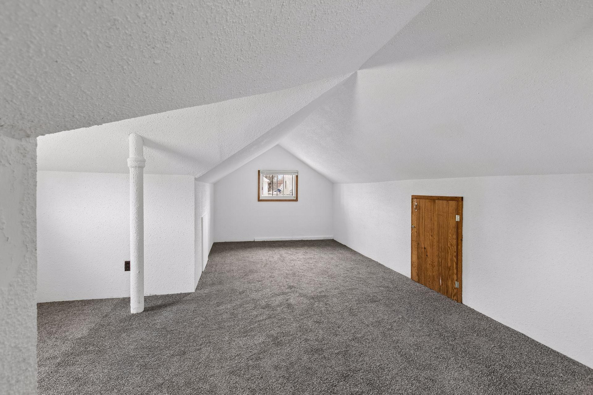 4431 Russell Avenue North - Spacecrafting - 0029.jpg