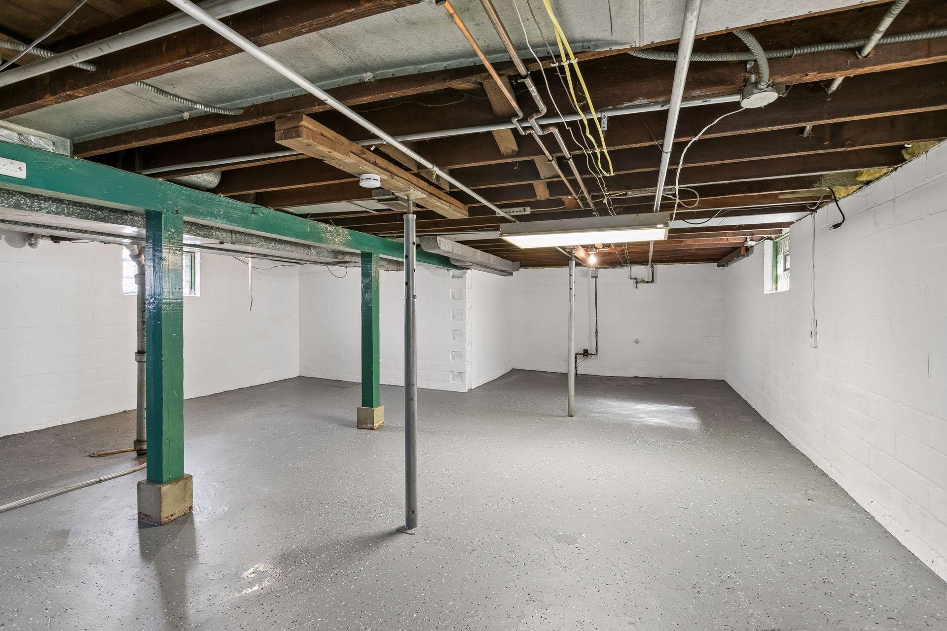 4431 Russell Avenue North - Spacecrafting - 0034.jpg