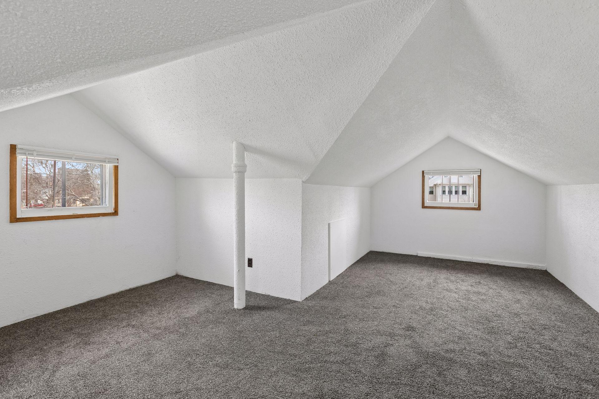 4431 Russell Avenue North - Spacecrafting - 0030.jpg