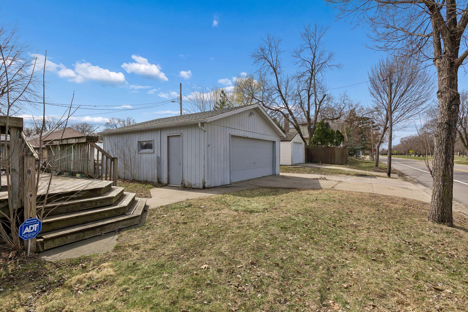 4431 Russell Avenue North - Spacecrafting - 0041.jpg