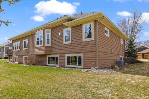 1929 Woodcrest Drive NE, Owatonna, MN 55060