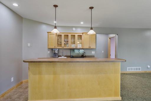 1929 Woodcrest Drive NE, Owatonna, MN 55060