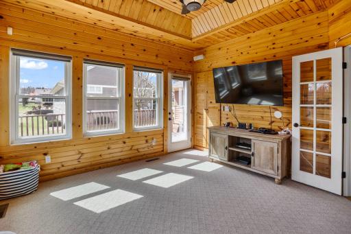 1929 Woodcrest Drive NE, Owatonna, MN 55060