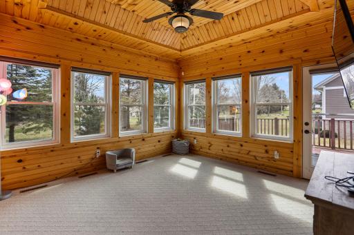 1929 Woodcrest Drive NE, Owatonna, MN 55060