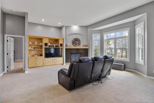 1929 Woodcrest Drive NE, Owatonna, MN 55060