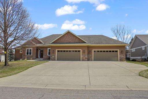 1929 Woodcrest Drive NE, Owatonna, MN 55060
