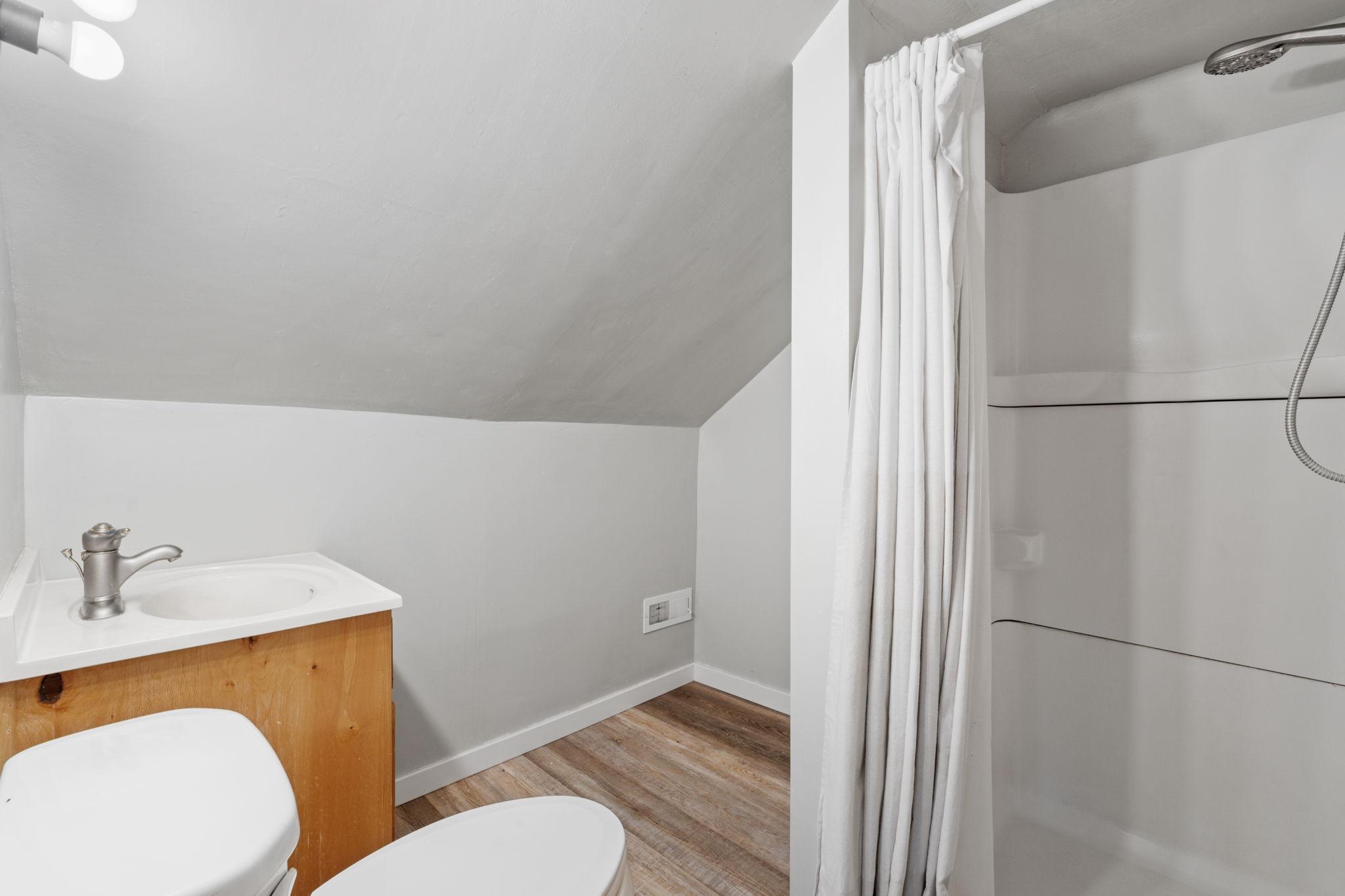 Upper Level 3/4 Bath