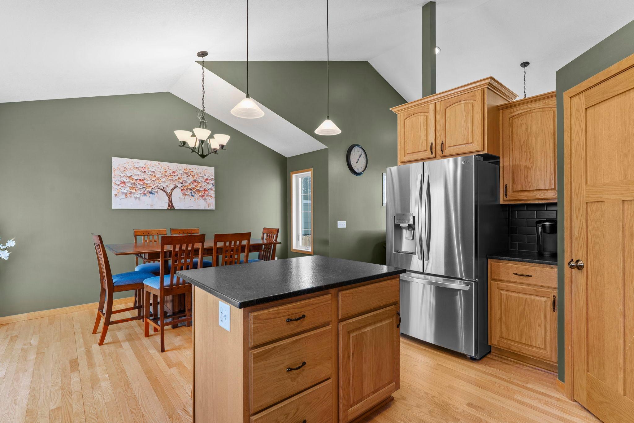 25-web-or-mls-1776 McMenemy St-173.jpg