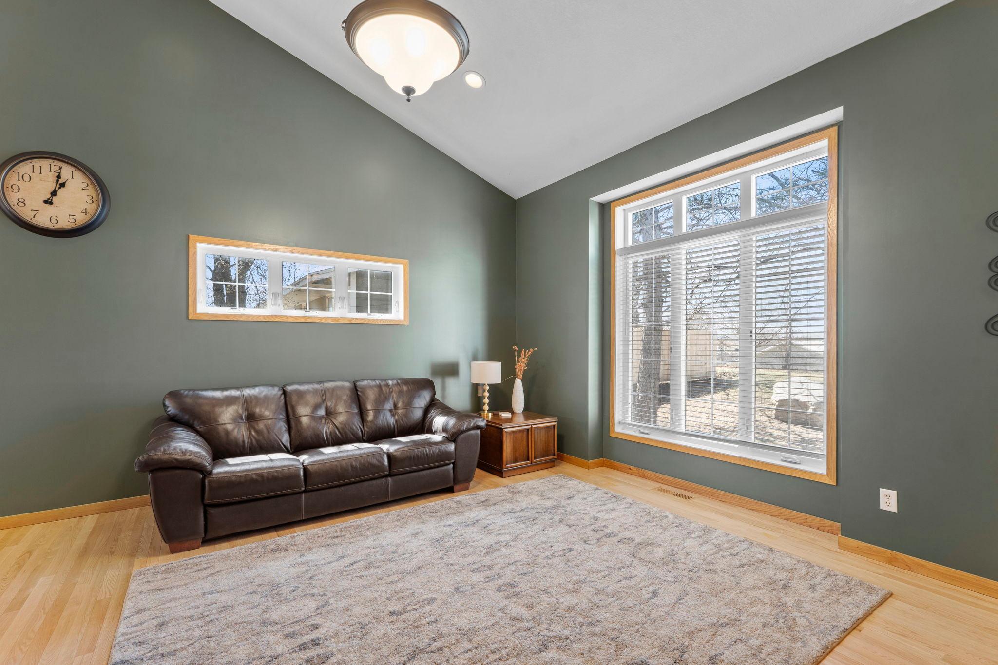 20-web-or-mls-1776 McMenemy St-148.jpg