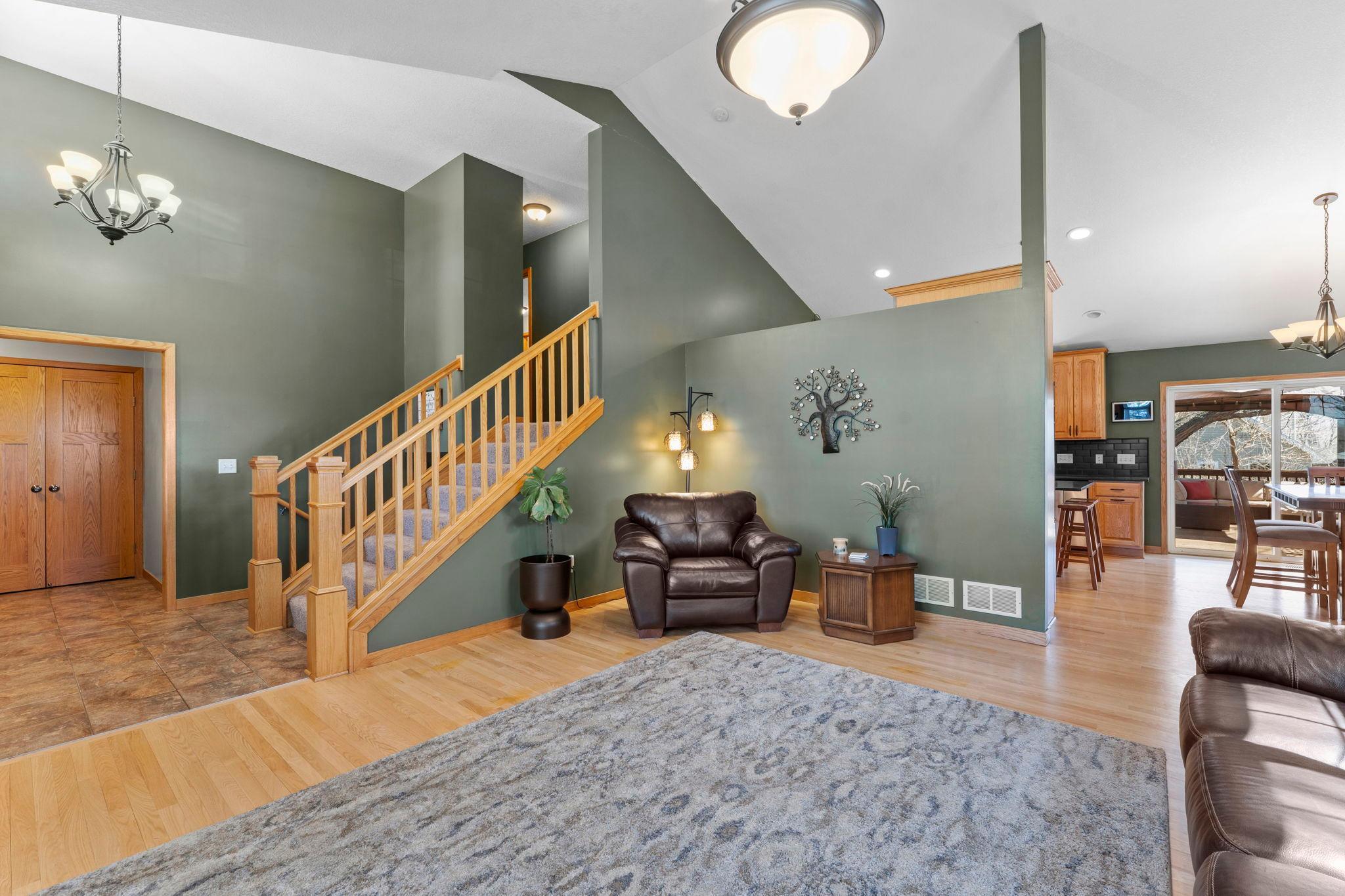 18-web-or-mls-1776 McMenemy St-138.jpg