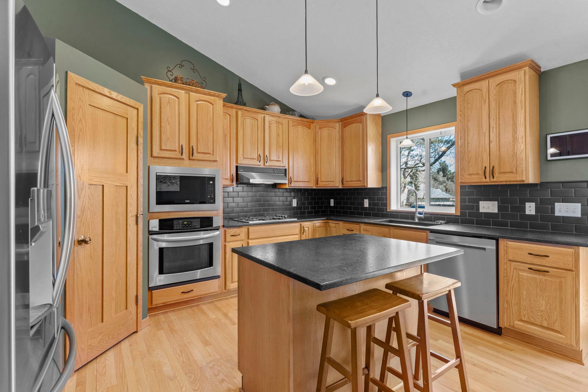 23-web-or-mls-1776 McMenemy St-163.jpg