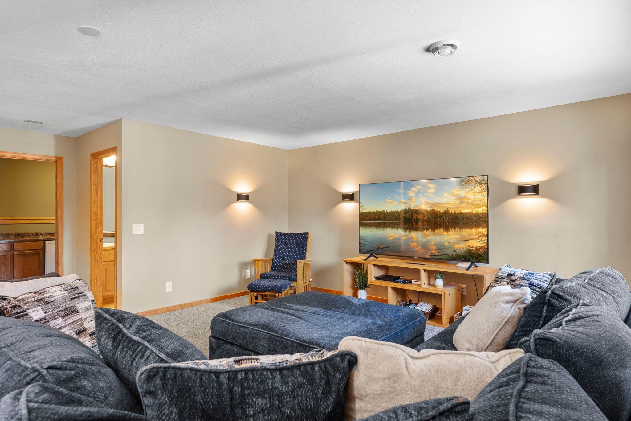 46-web-or-mls-1776 McMenemy St-208.jpg