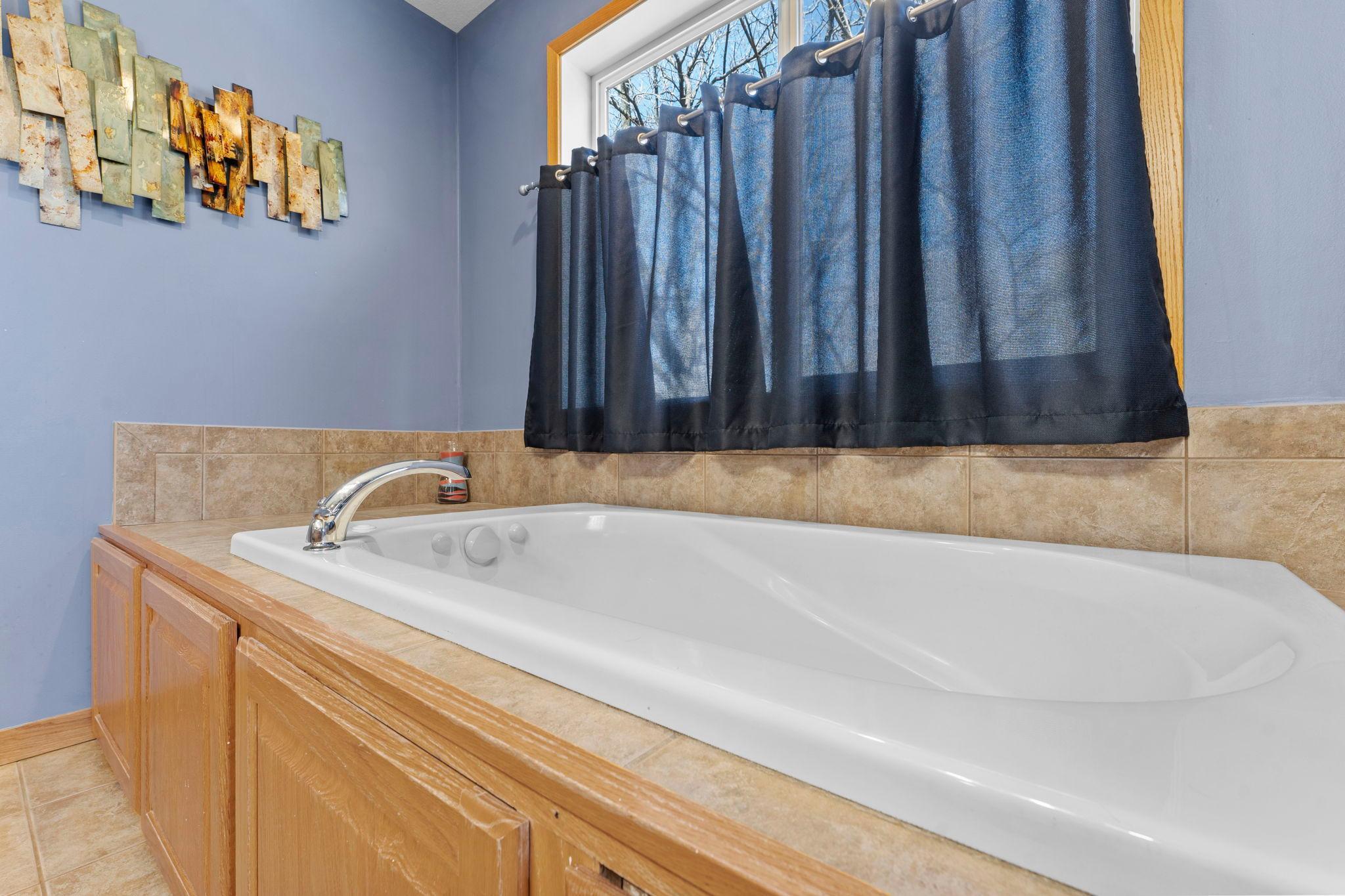 36-web-or-mls-1776 McMenemy St-118.jpg