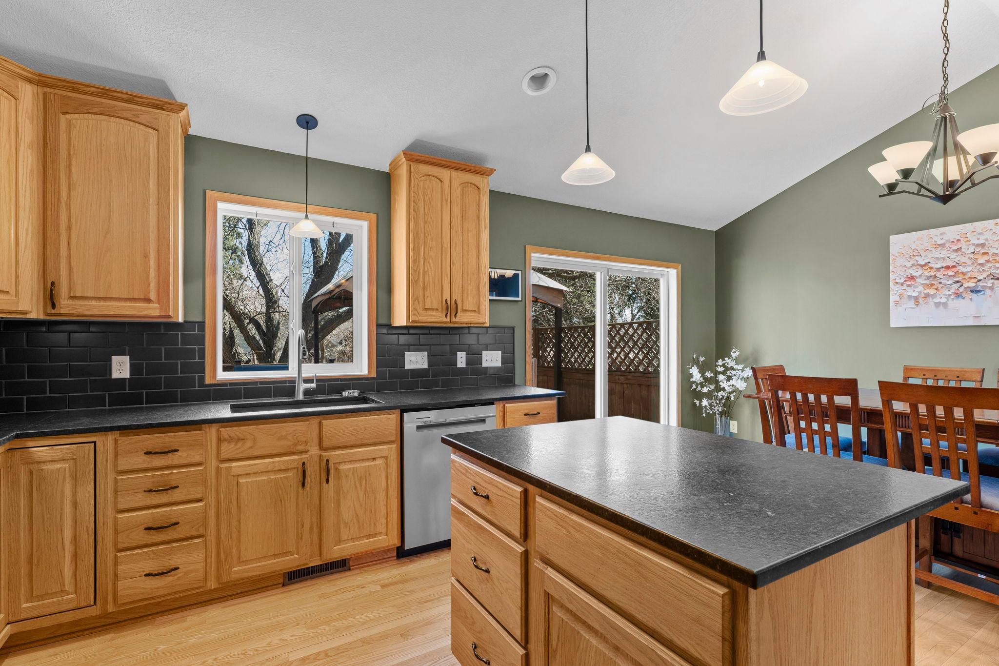 26-web-or-mls-1776 McMenemy St-178.jpg