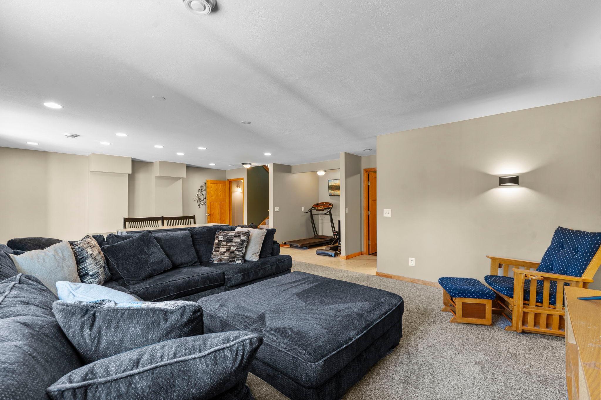 48-web-or-mls-1776 McMenemy St-218.jpg