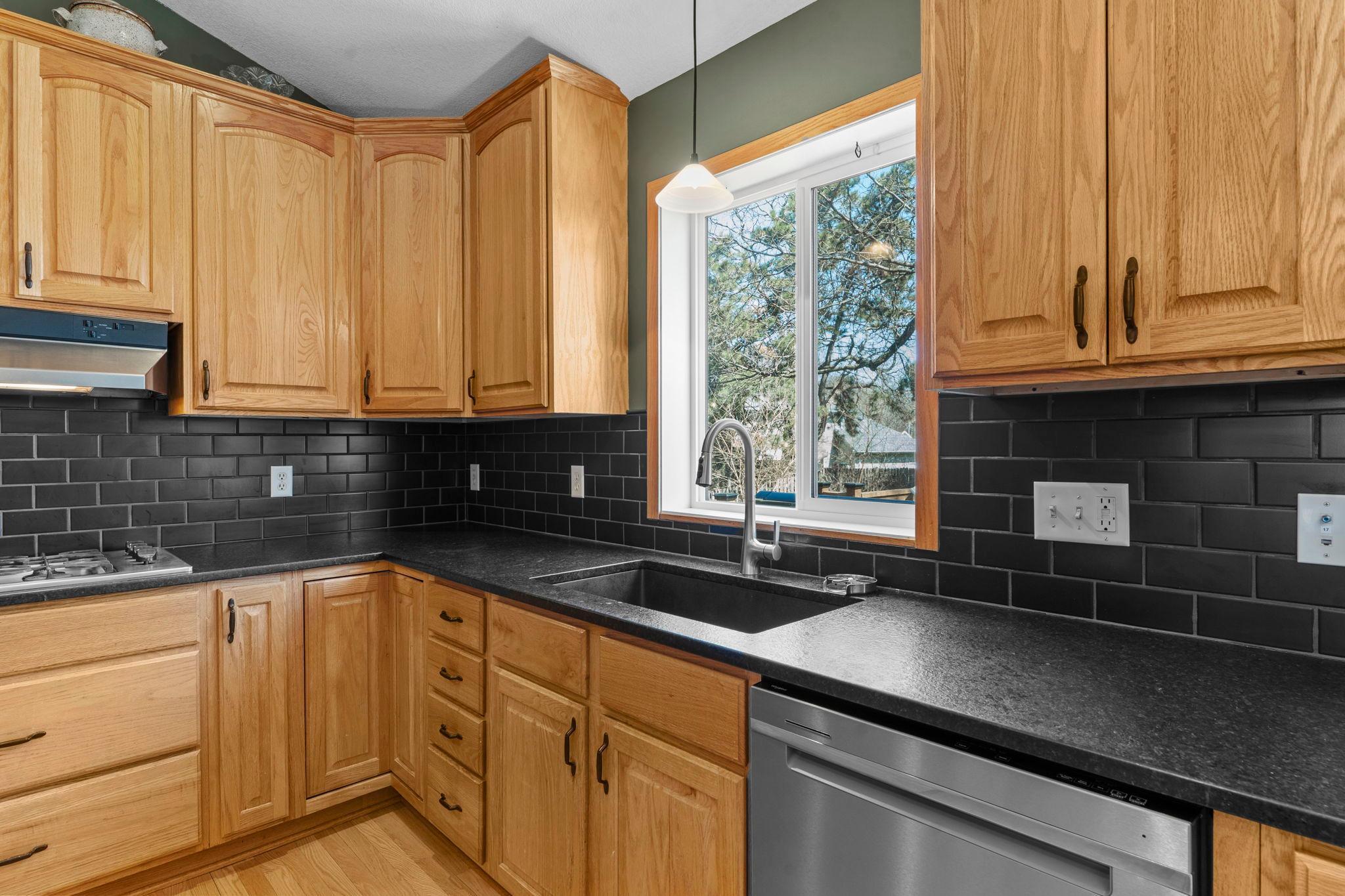 28-web-or-mls-1776 McMenemy St-188.jpg