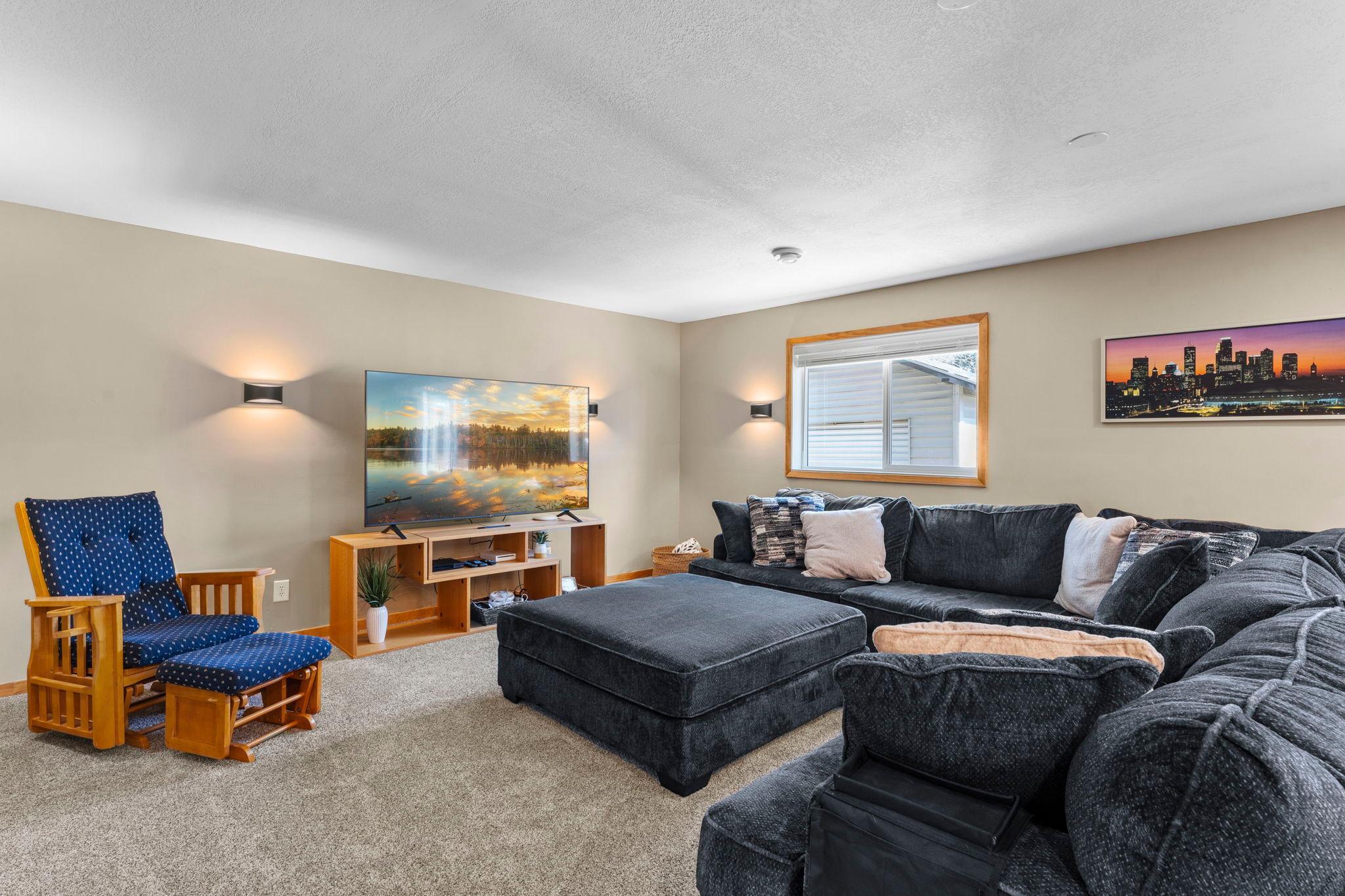 45-web-or-mls-1776 McMenemy St-203.jpg