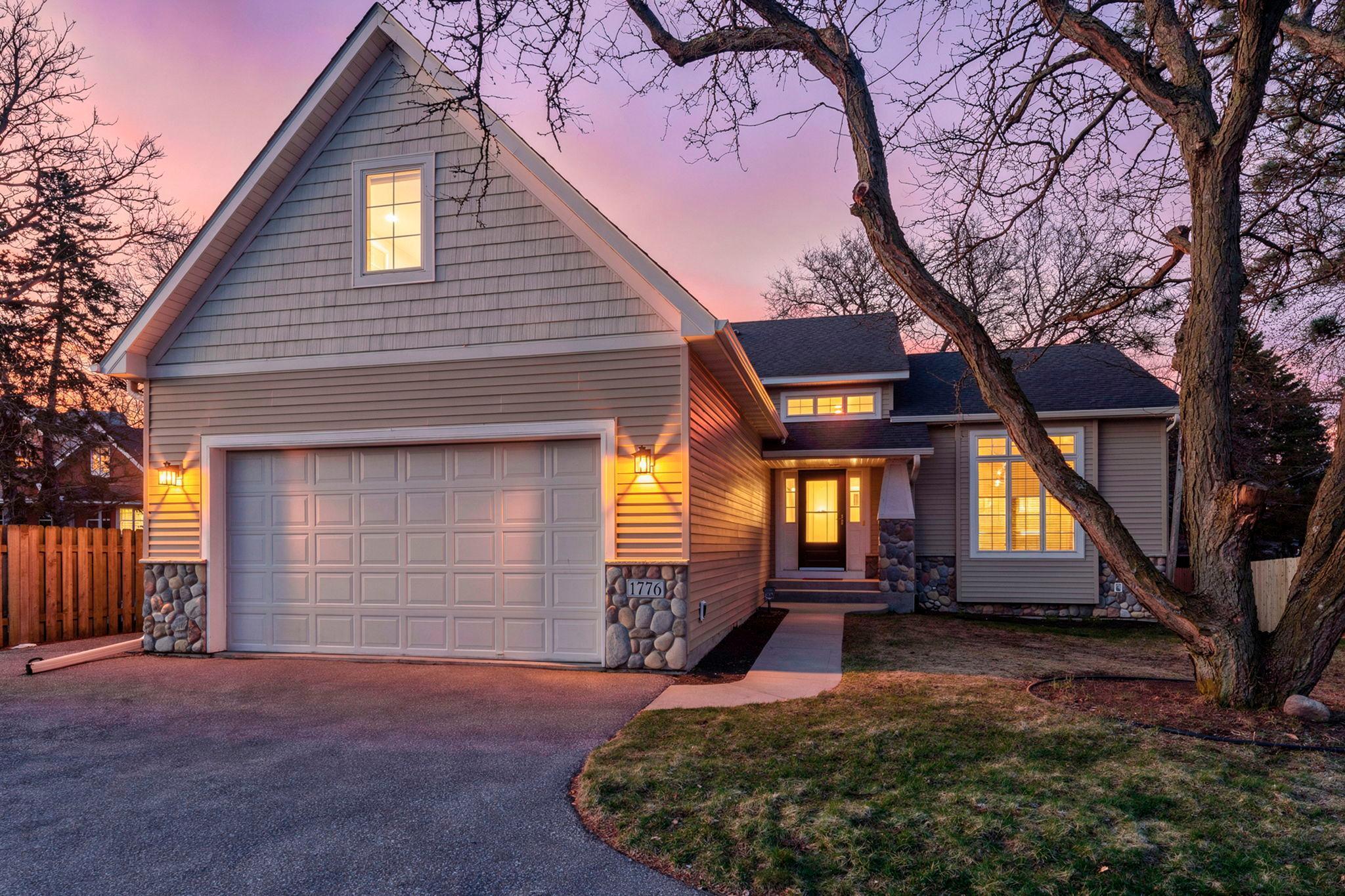 1-web-or-mls-1776 McMenemy St-11 copy.jpg