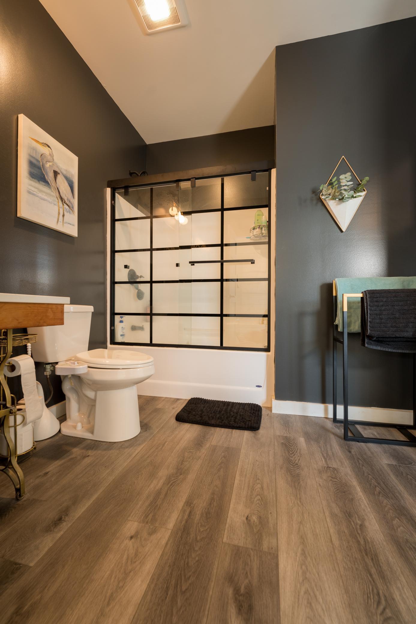 18-Bathroom Main level - Copy - Copy.jpg