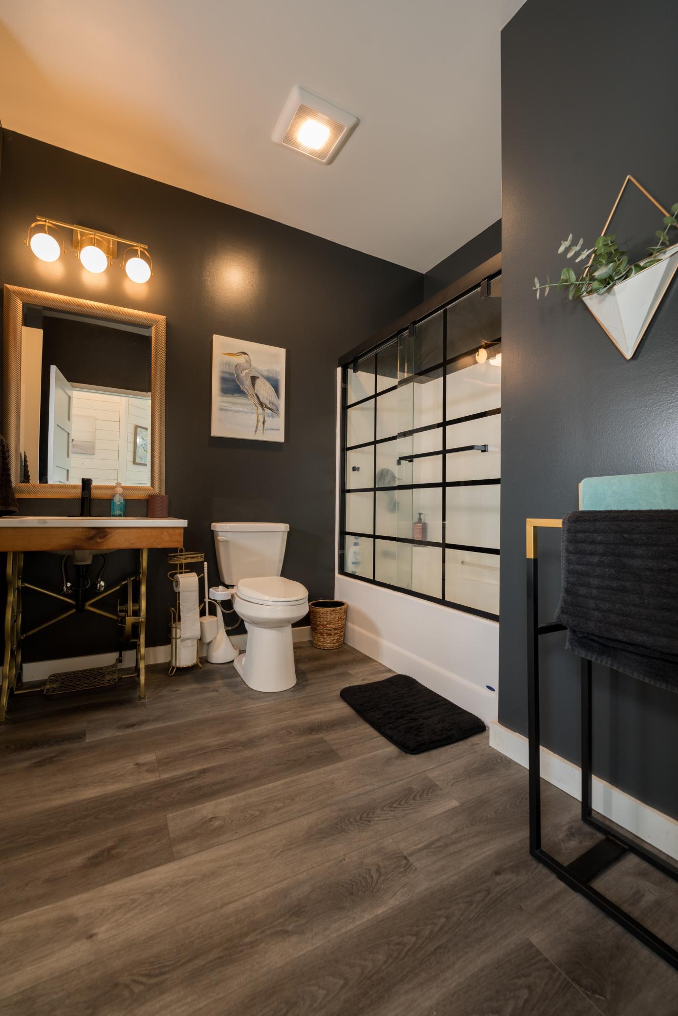 17-Bathroom Main level - Copy - Copy.jpg