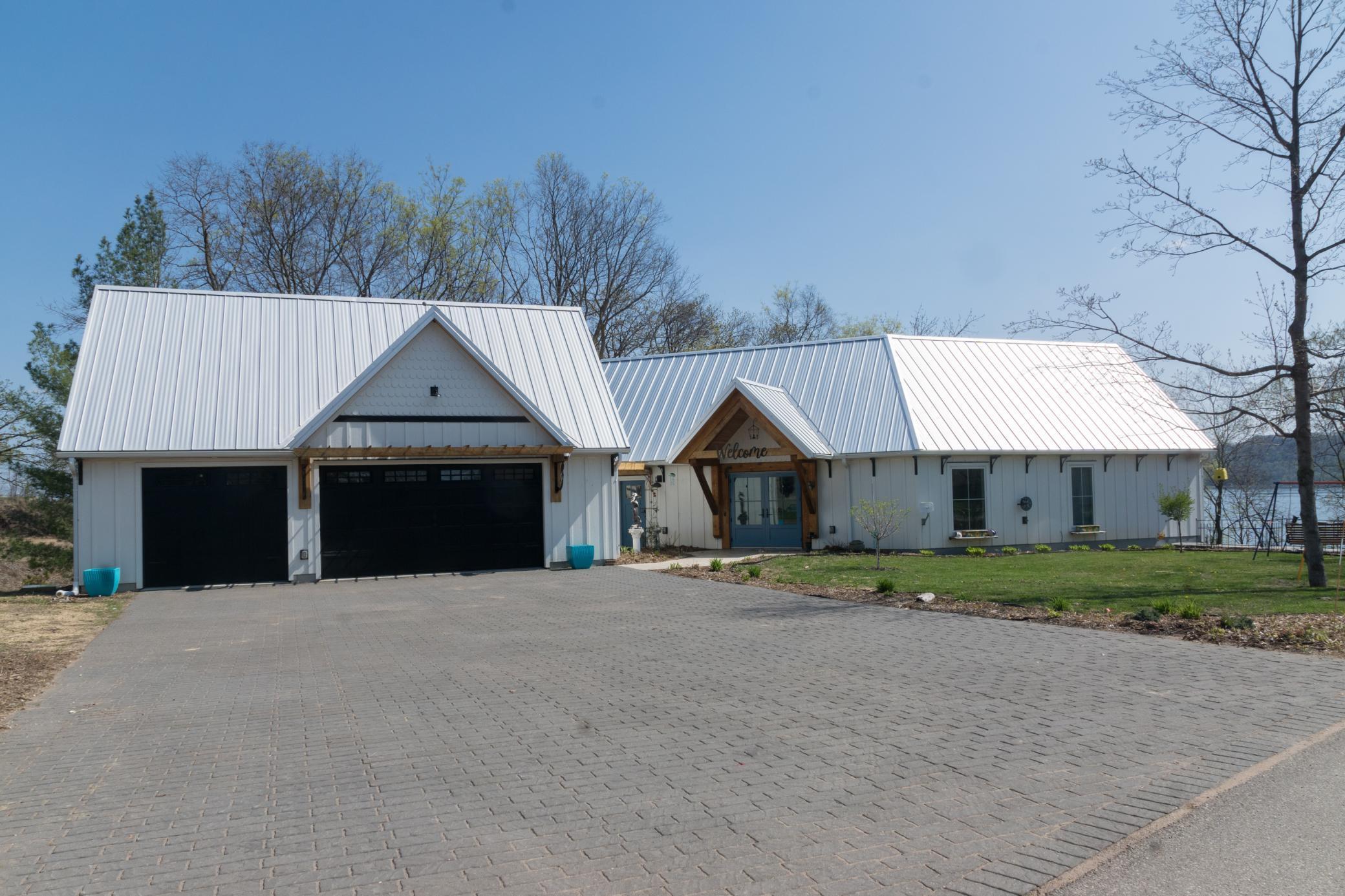 3-house exterior and Garage - Copy - Copy.jpg