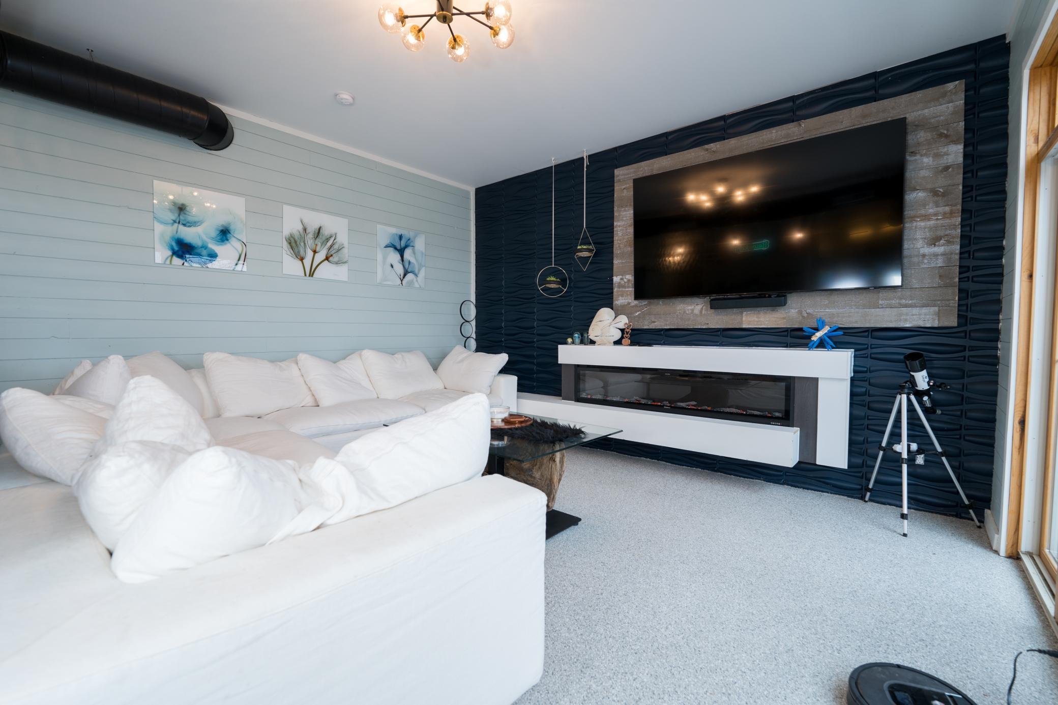 201 Boyd Street - Family Room and Bar-6.jpg