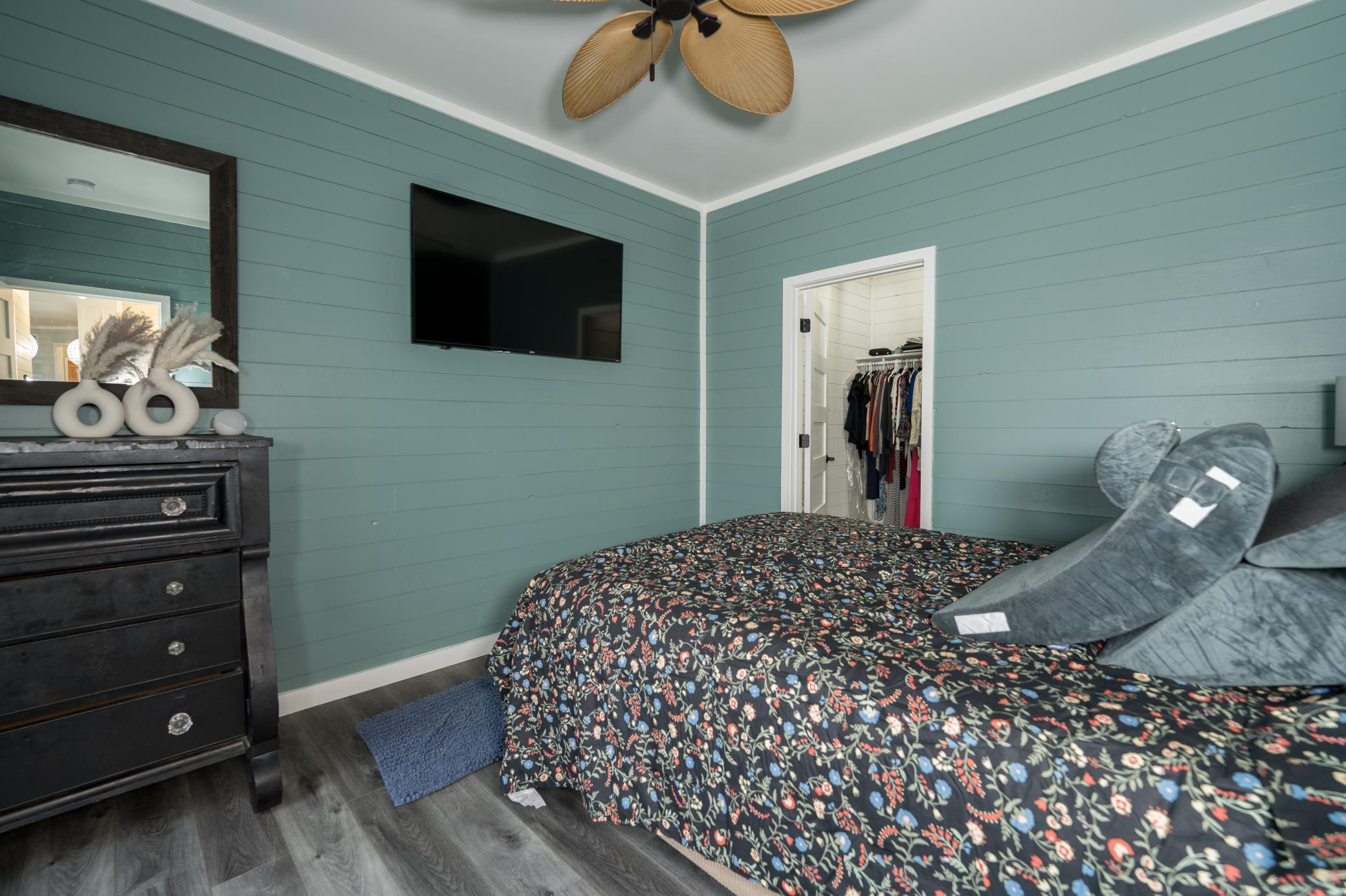 201 Boyd Street - Bedroom 2c.jpg