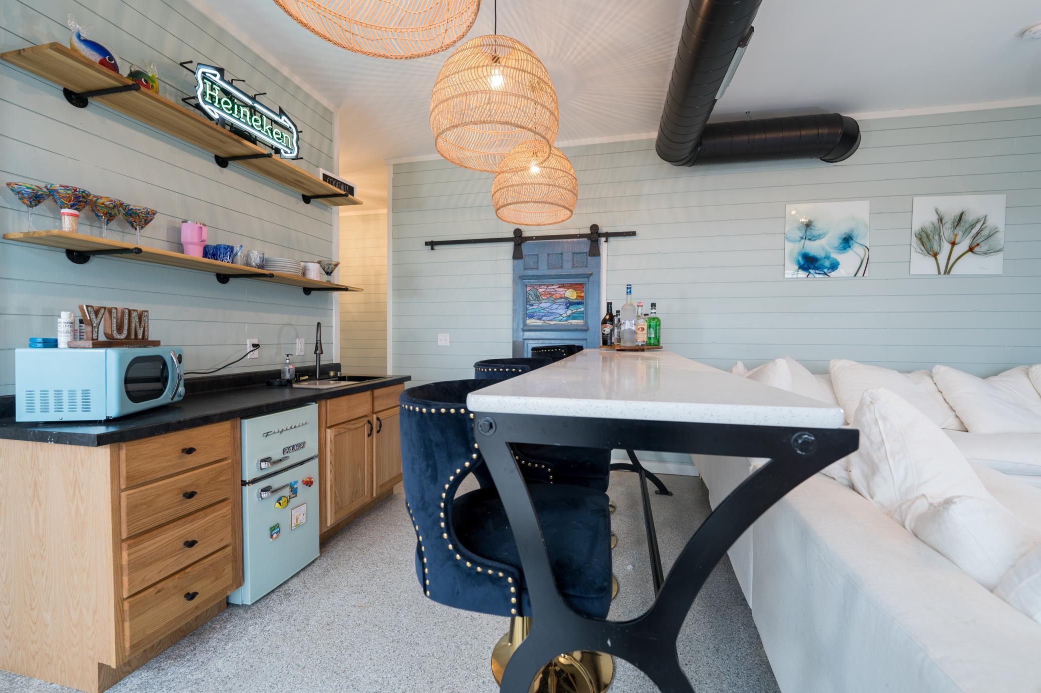 201 Boyd Street - Family Room and Bar-5.jpg