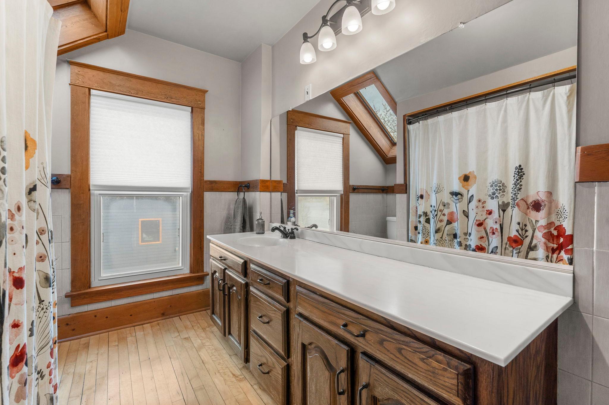 Upper level full bathroom