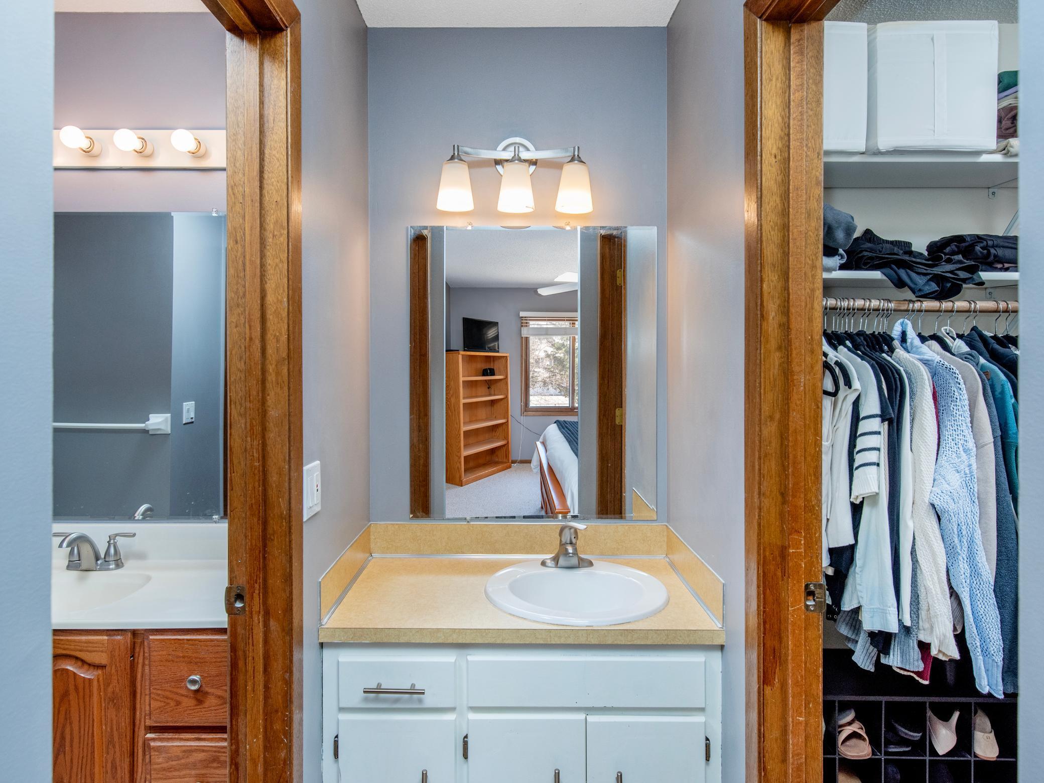 Additional sink for getting ready