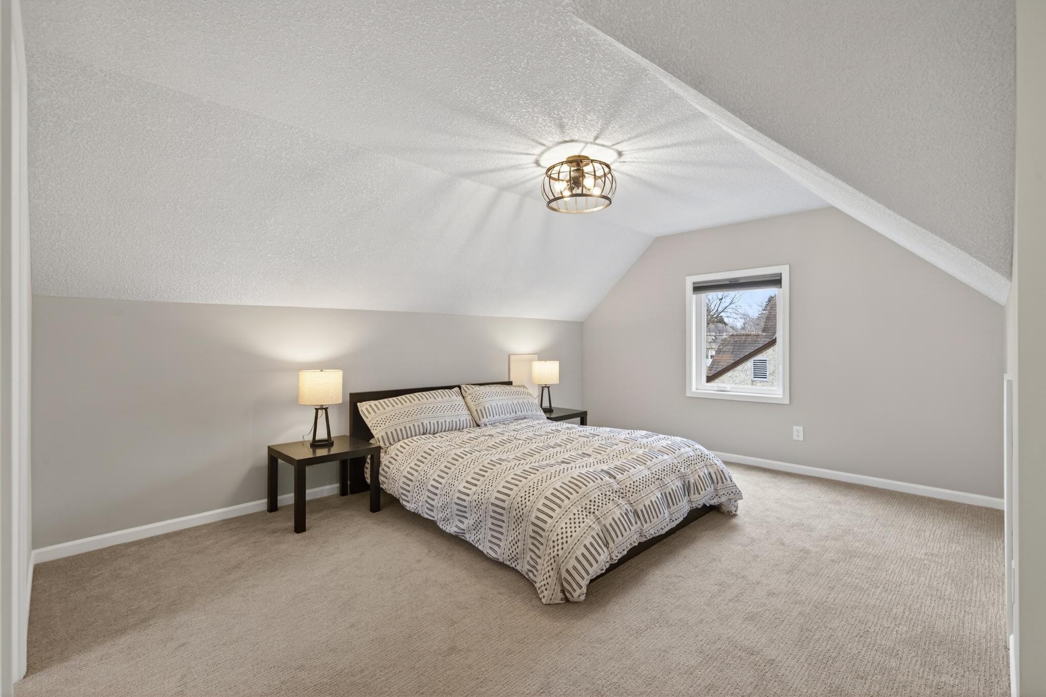 Upper level primary suite