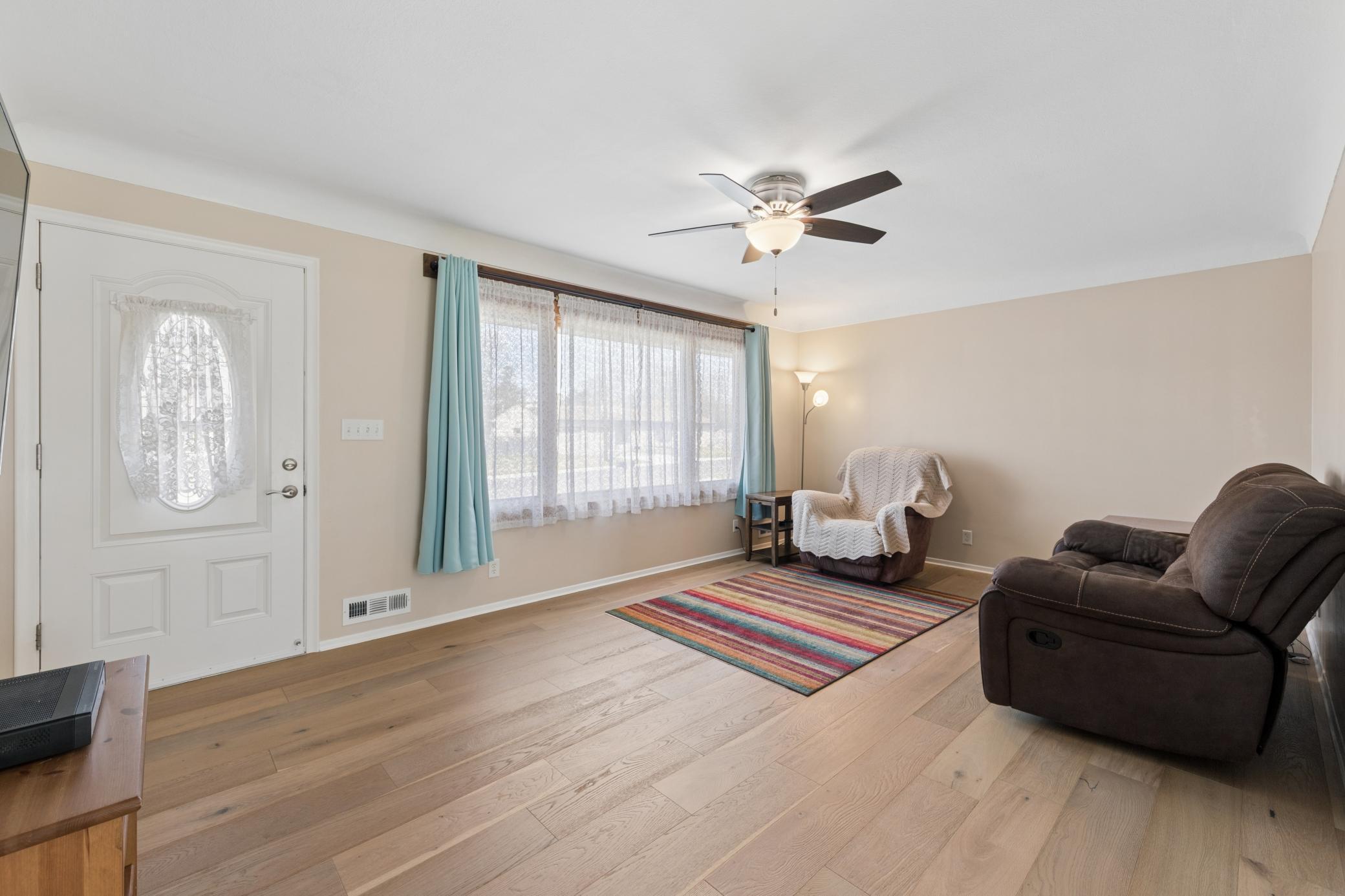 Living room with a coved ceiling