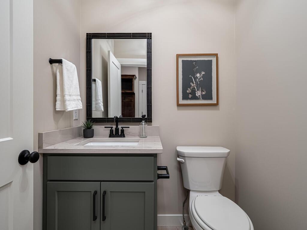 20648 Tamarack St NW Oak Grove MN 55011 USA-016-021-Bathroom-MLS_Size.jpg